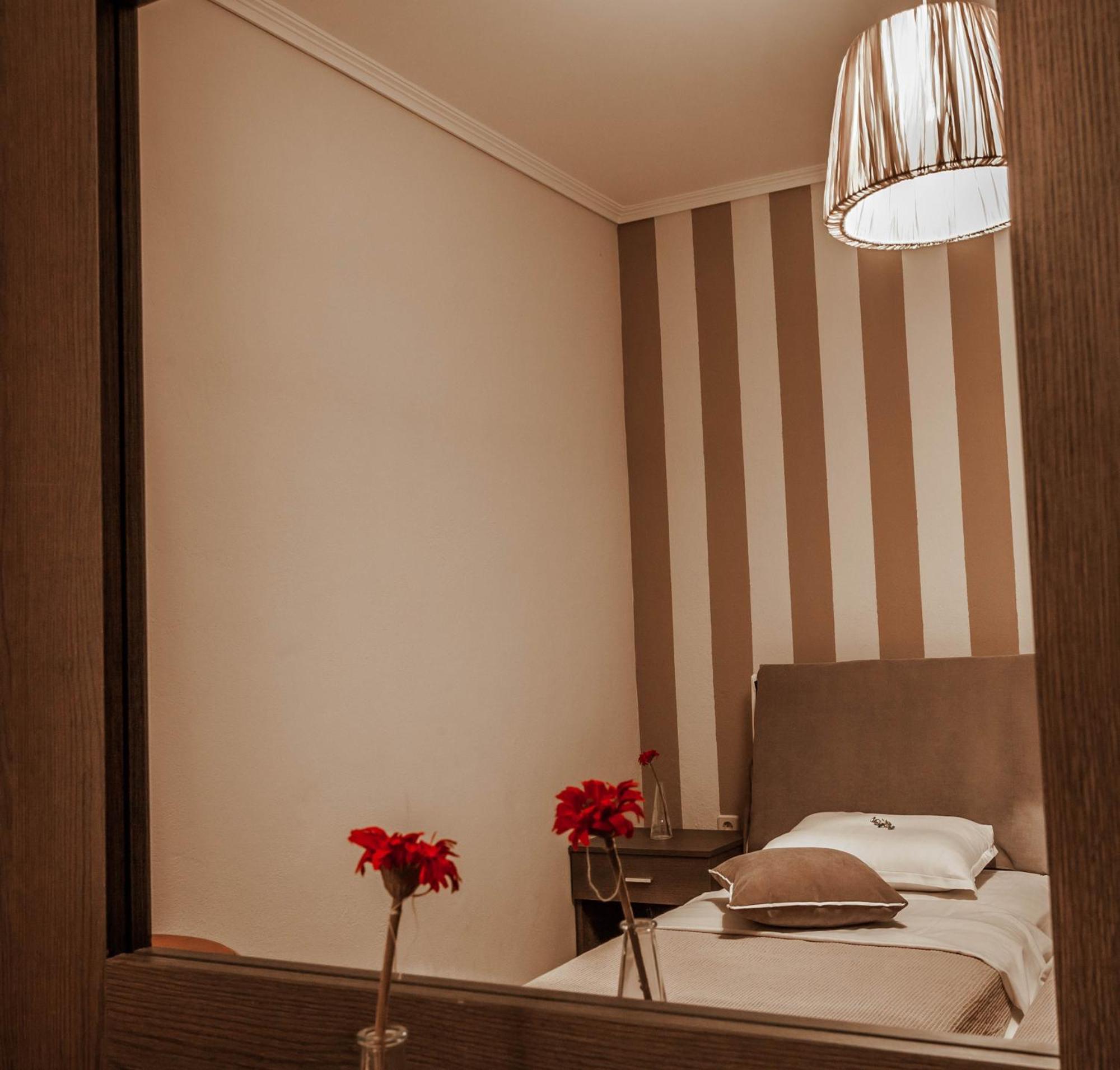 Aqua Mare Sea Side Rooms Nea Kallikrateia Екстериор снимка