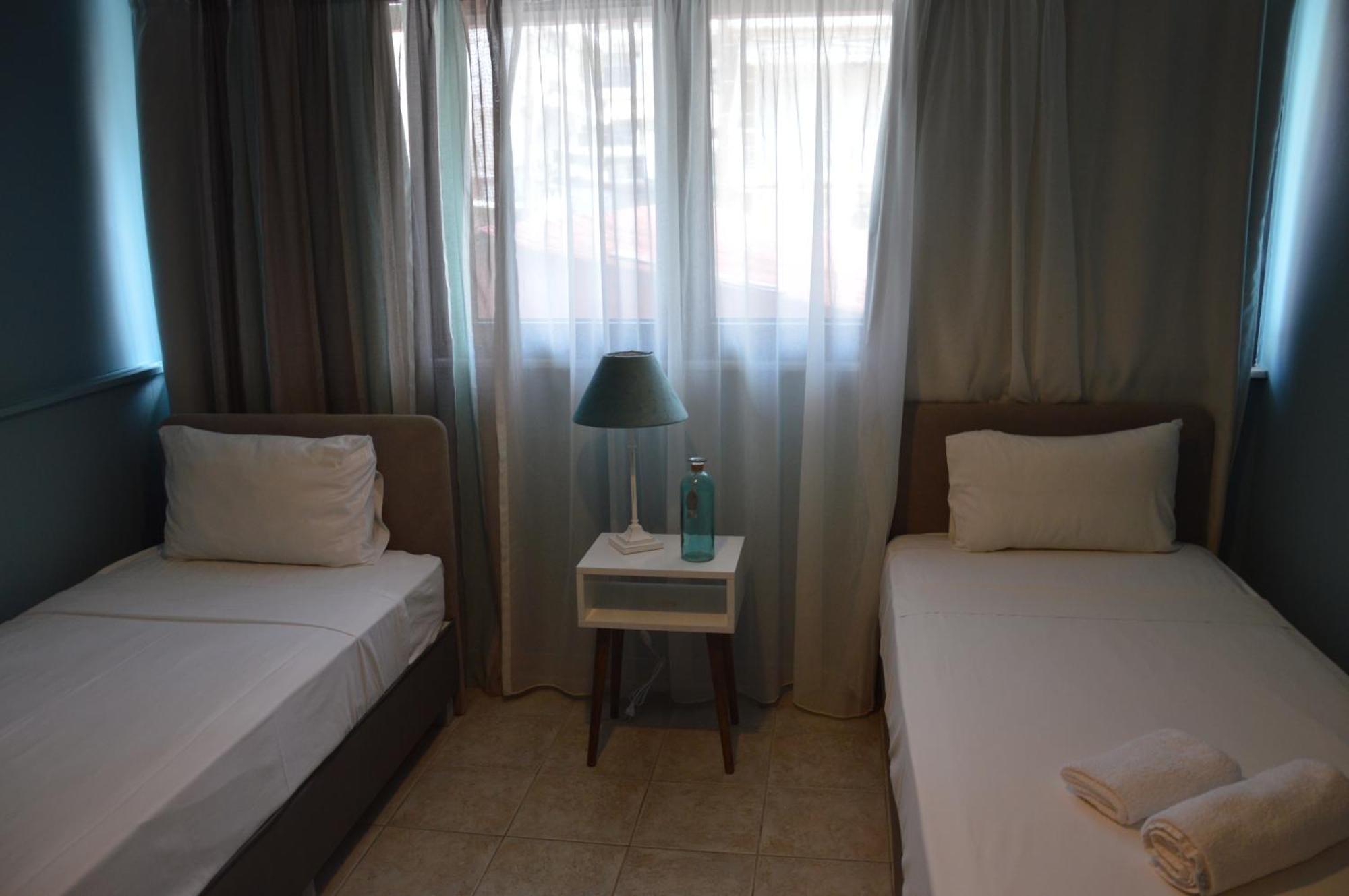 Aqua Mare Sea Side Rooms Nea Kallikrateia Екстериор снимка