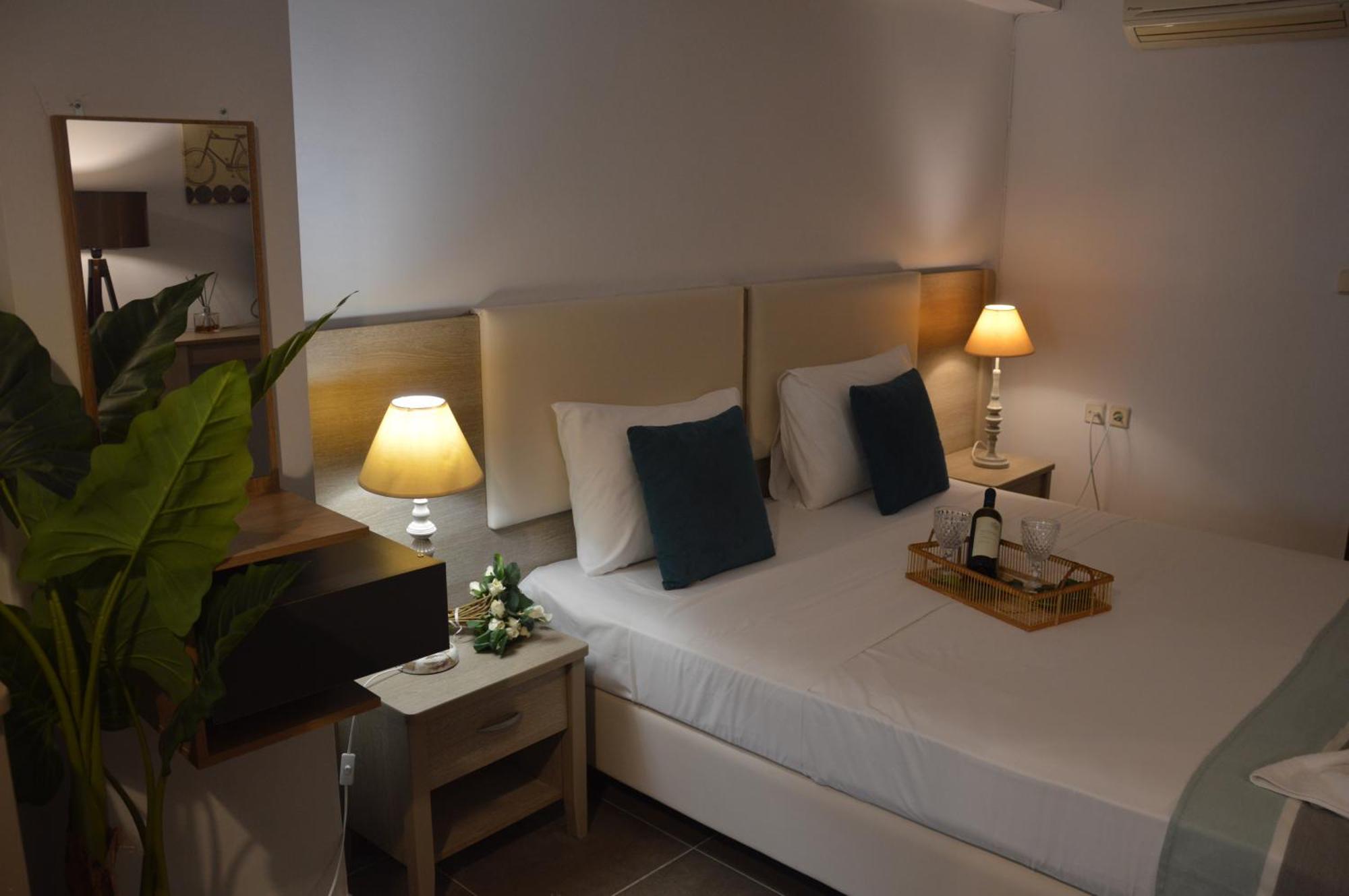 Aqua Mare Sea Side Rooms Nea Kallikrateia Екстериор снимка
