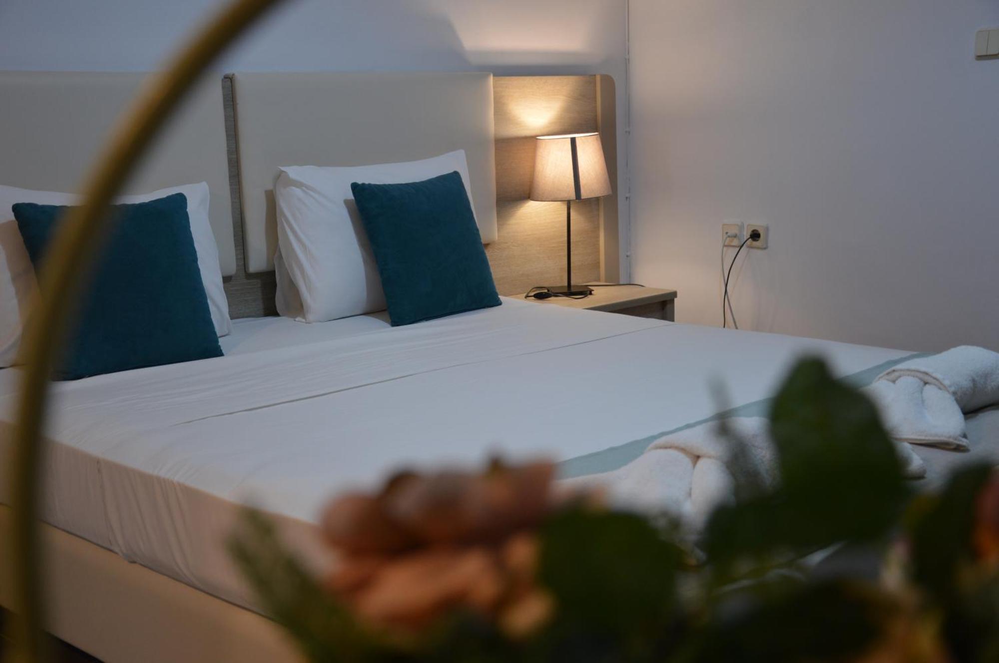 Aqua Mare Sea Side Rooms Nea Kallikrateia Екстериор снимка