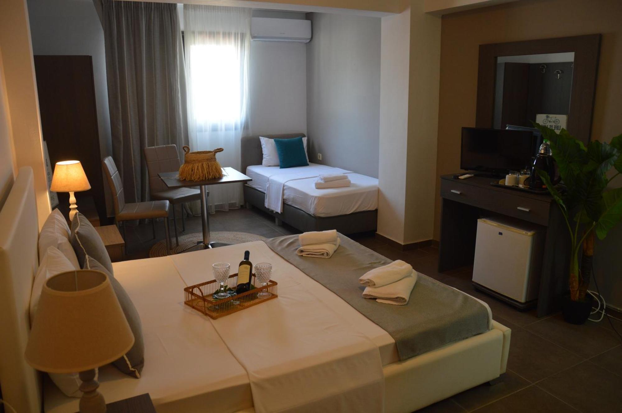 Aqua Mare Sea Side Rooms Nea Kallikrateia Екстериор снимка