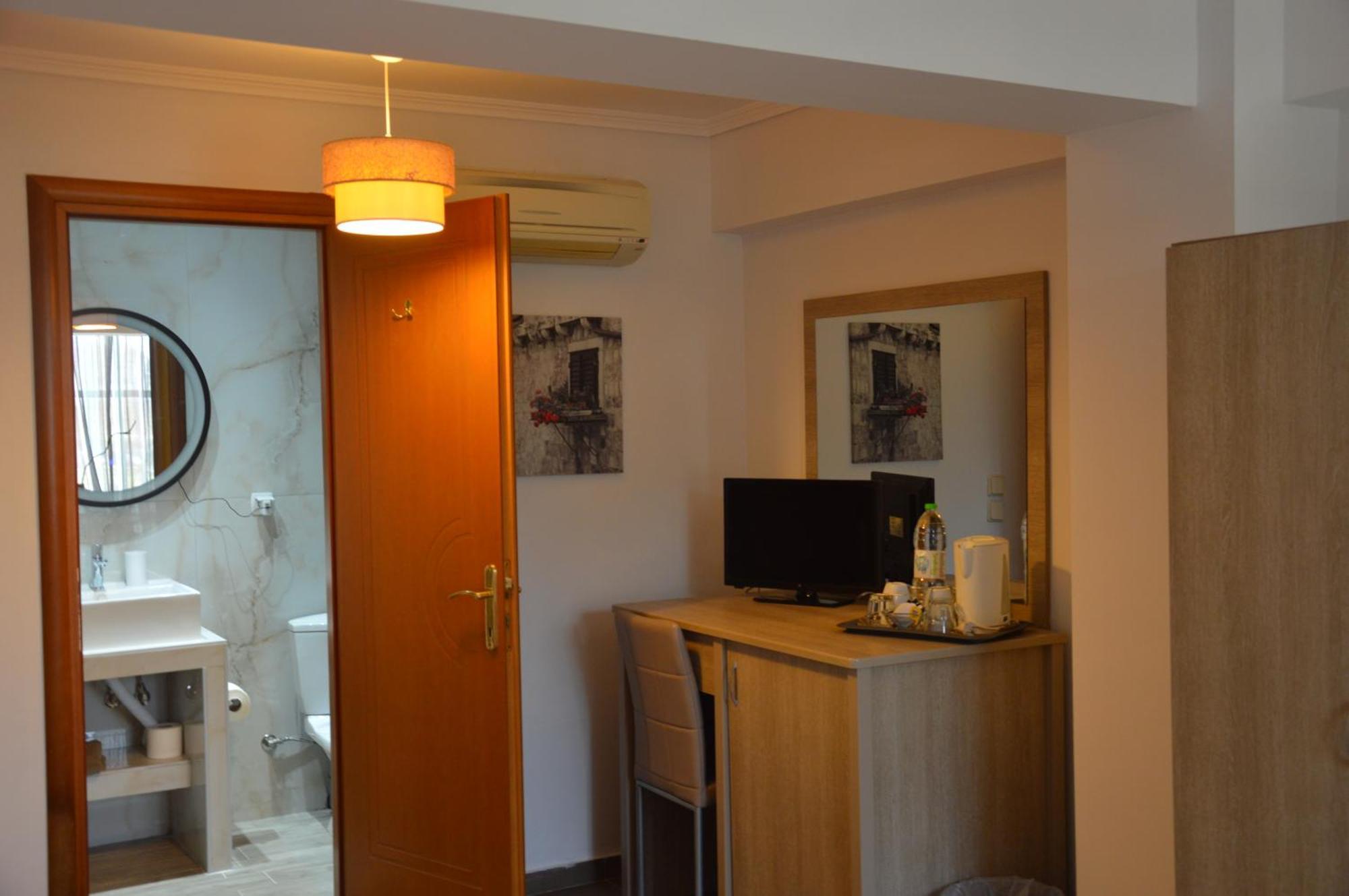 Aqua Mare Sea Side Rooms Nea Kallikrateia Екстериор снимка