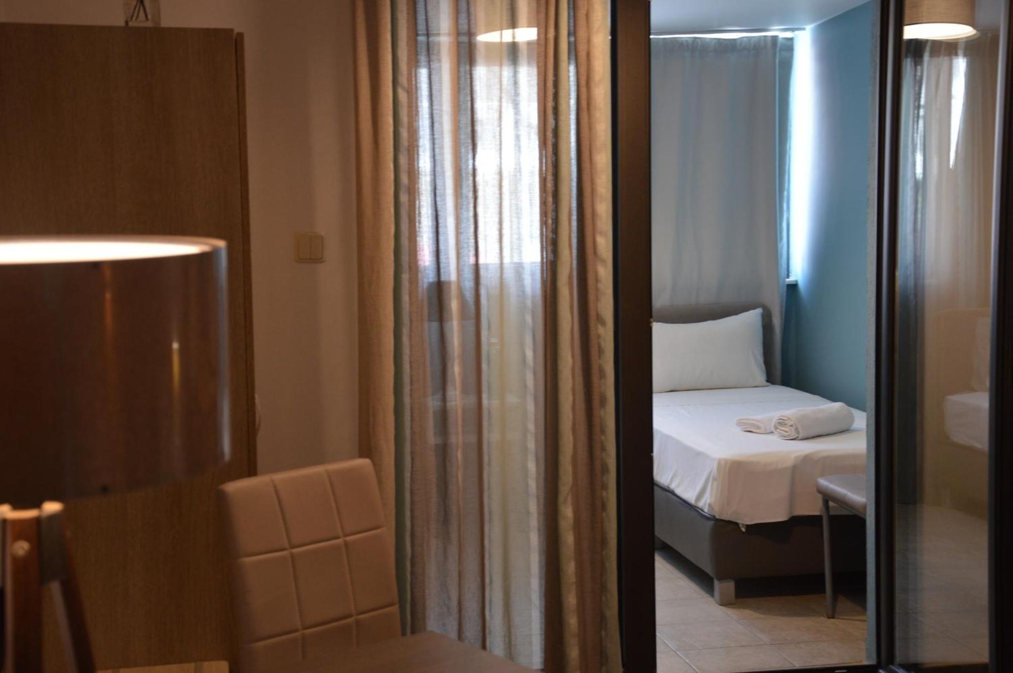 Aqua Mare Sea Side Rooms Nea Kallikrateia Екстериор снимка