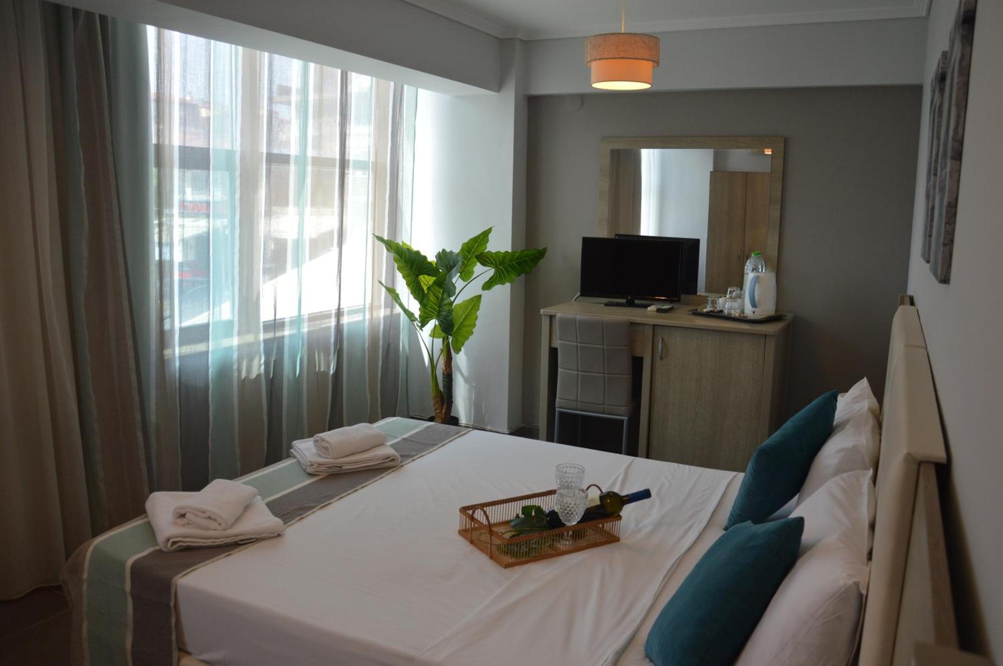 Aqua Mare Sea Side Rooms Nea Kallikrateia Екстериор снимка