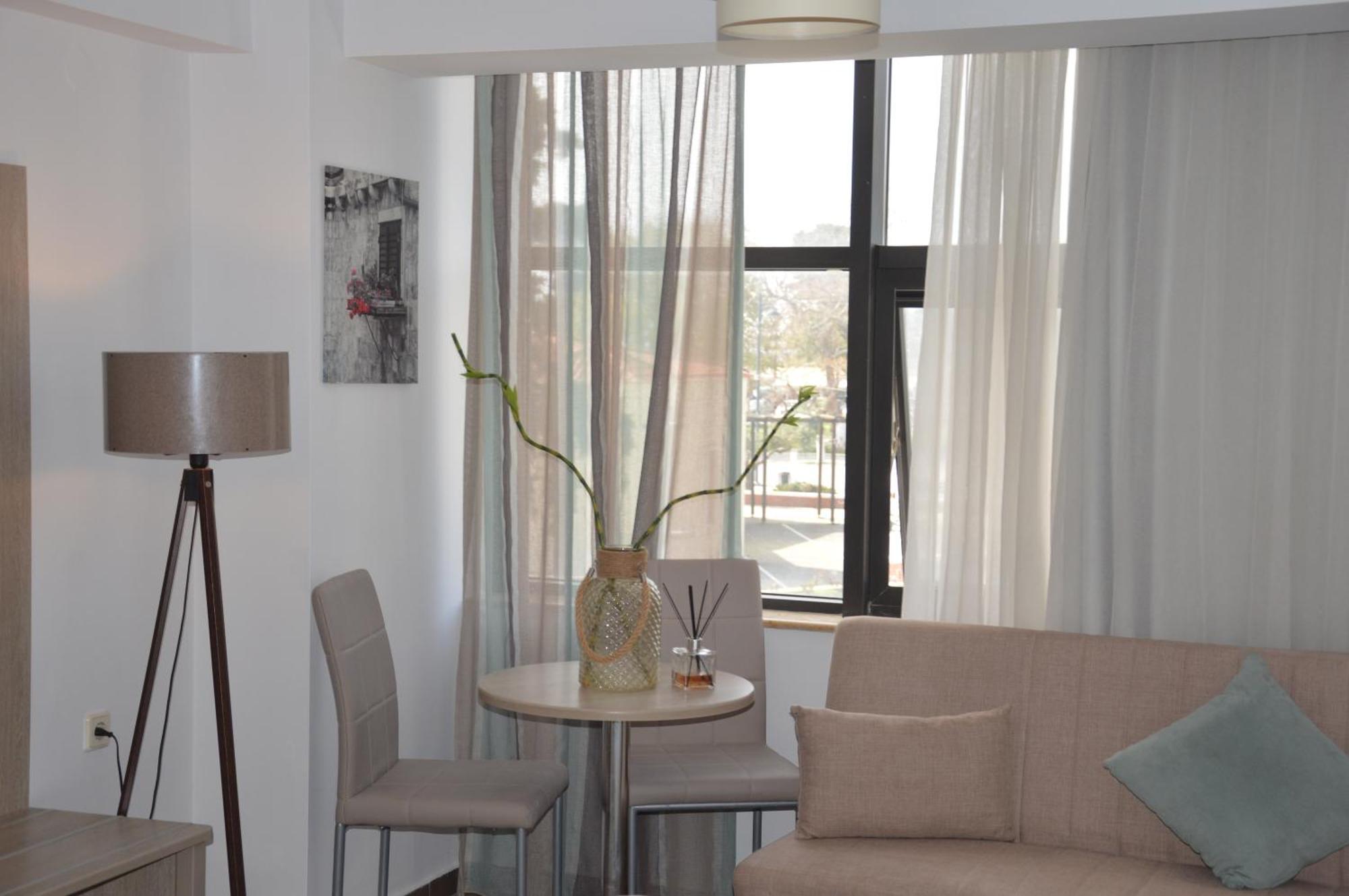 Aqua Mare Sea Side Rooms Nea Kallikrateia Екстериор снимка